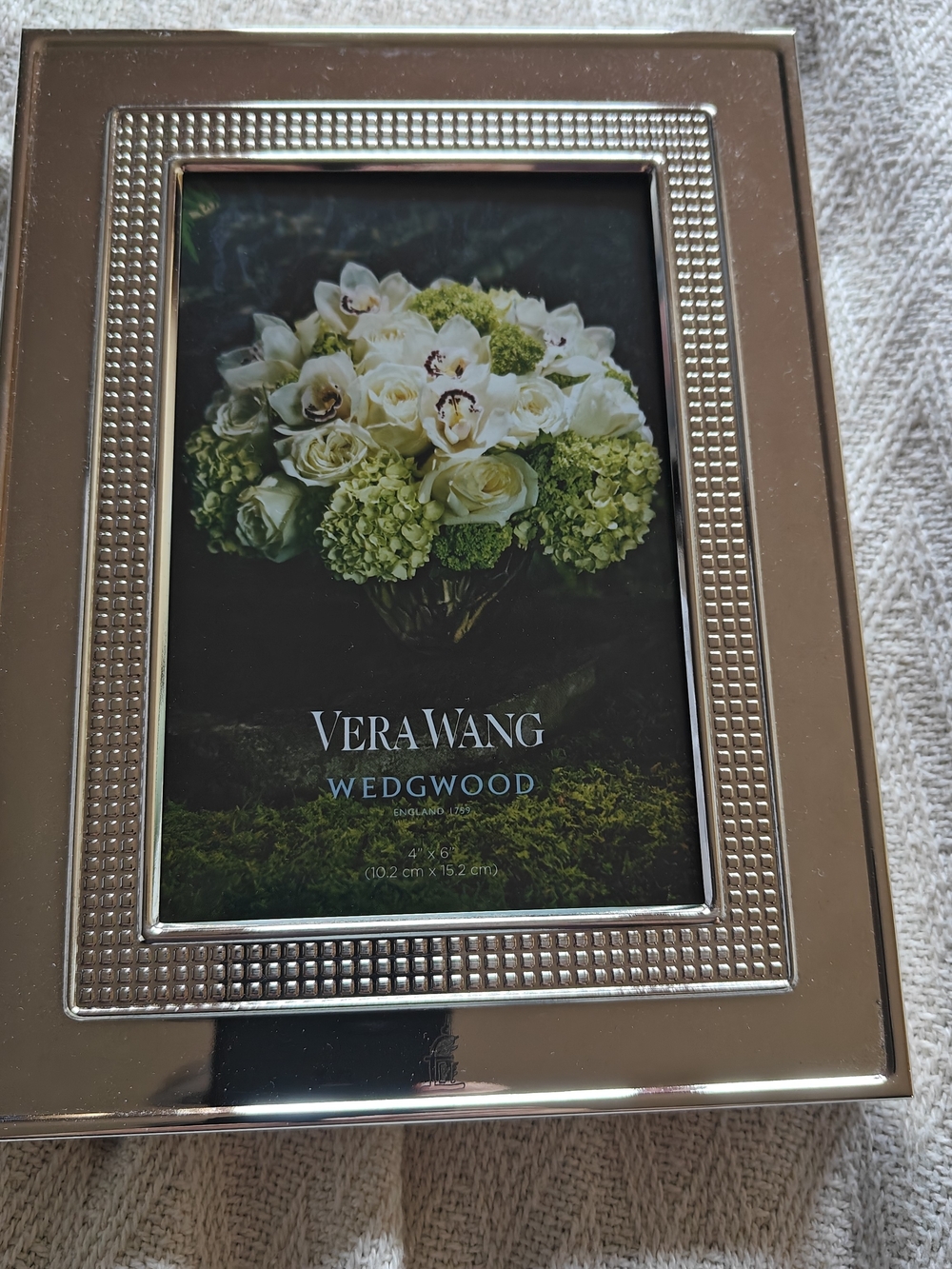 Vera Wang Silver Textured Border Picture Frame
